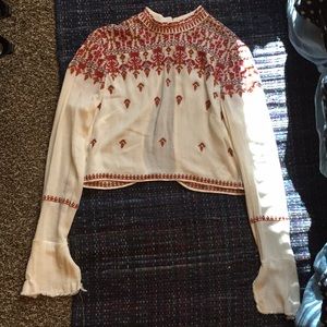 Long sleeve cropped blouse.